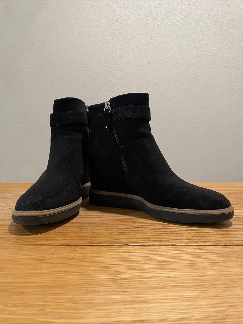 Dr. Scholl’s Women’s Black Suede Heeled Zip Ankle Boots, 7.5